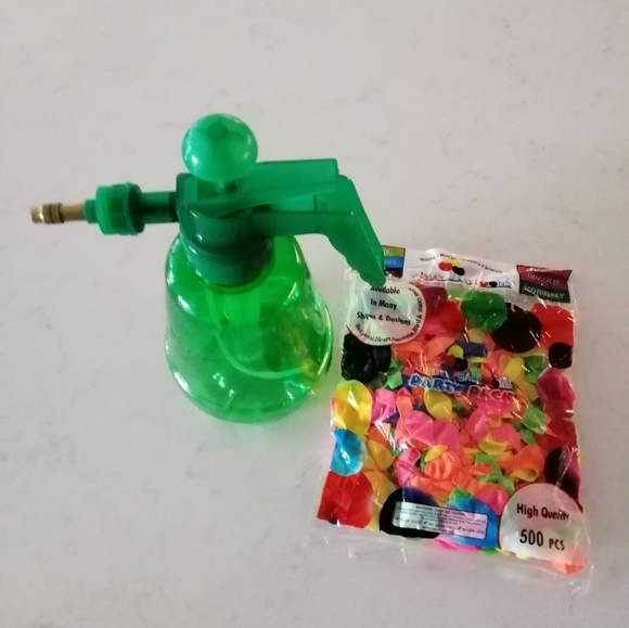 Water balloon pump and 500 balloons - Picture 2 of 2